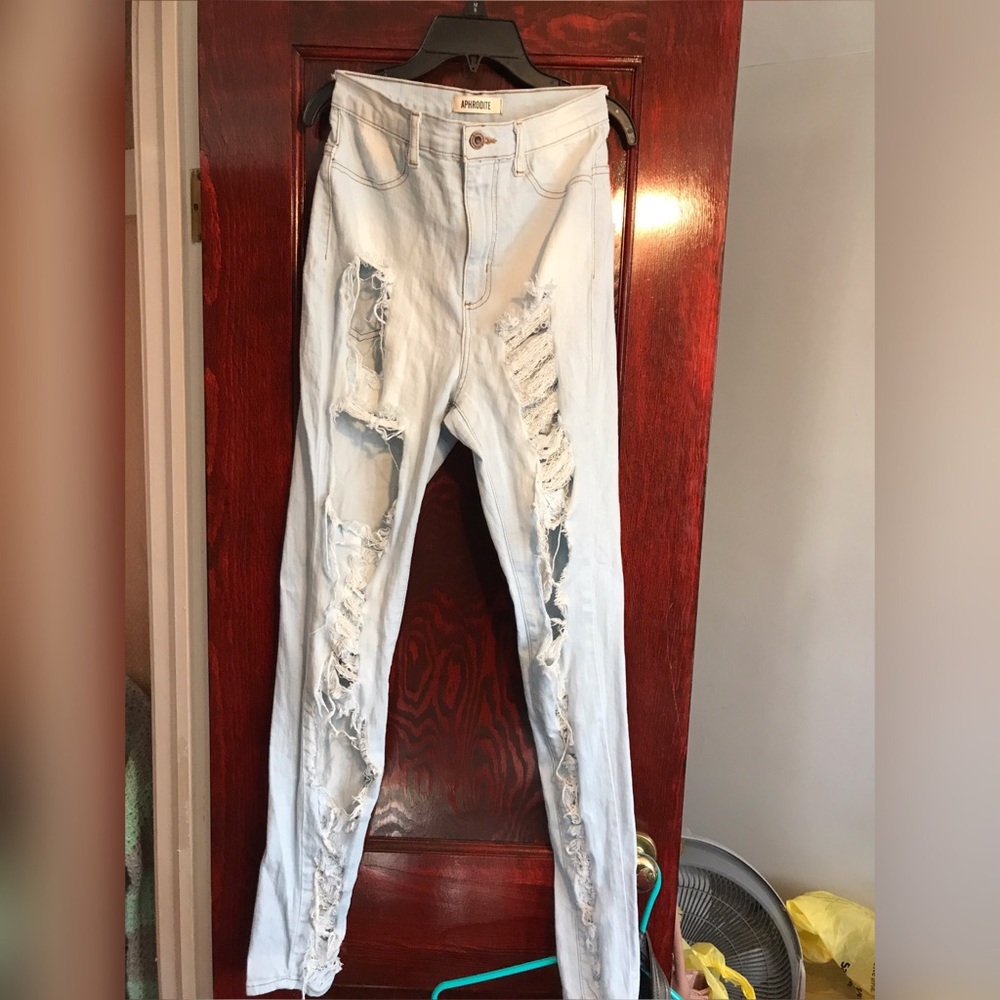 Light Wash Ripped Skinny Jeans